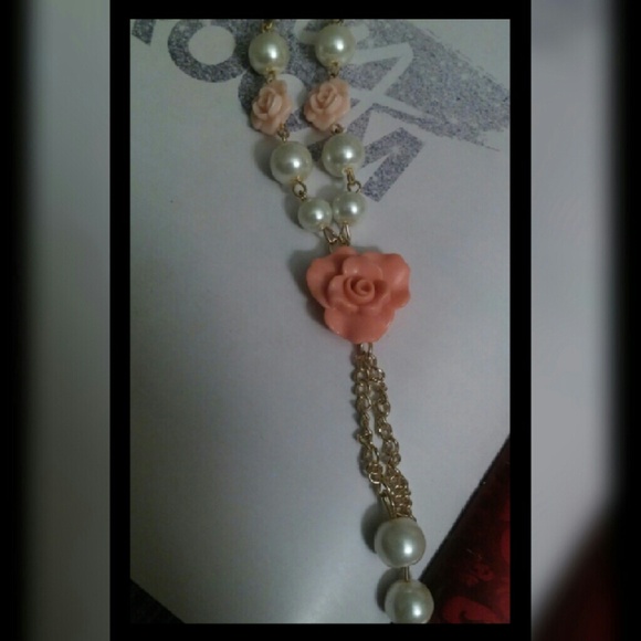 Flower and pearls necklace set
