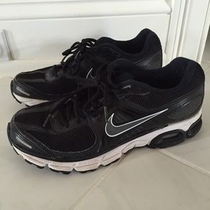 Nike women's sneaker size 8.5 black