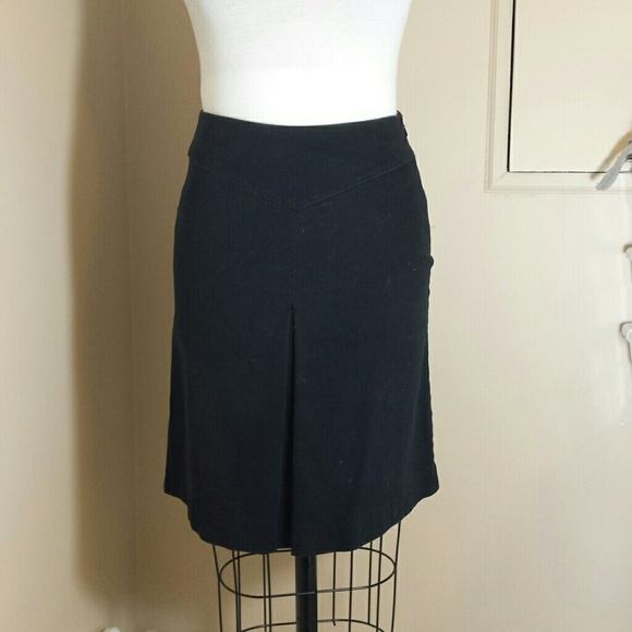 Black Skirt with front pleat Gap