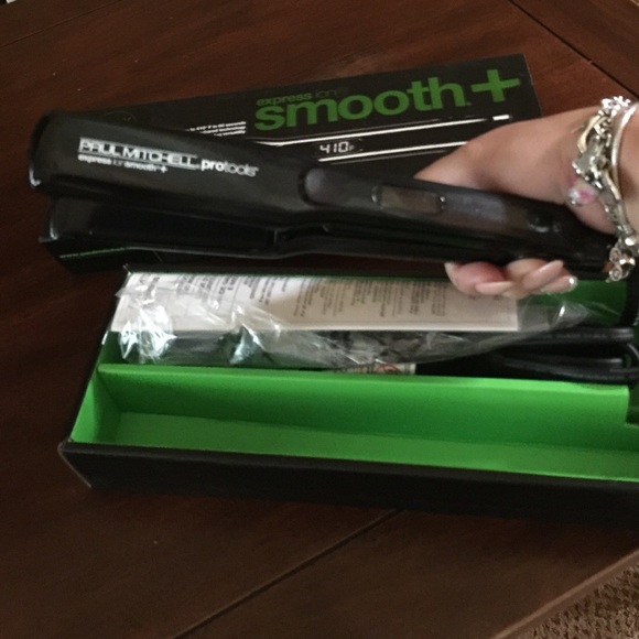Paul Mitchell  Accessories - NEW NEVER USED PAUL MITCHELL EXPRESS IRON