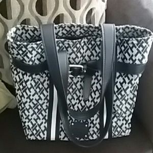 Tommy Hilfiger Classic fabric tote (Medium)