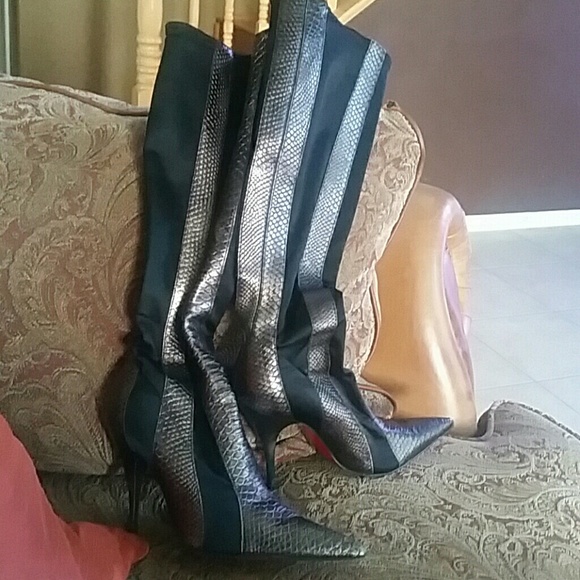 Boots - Picture 3 of 4