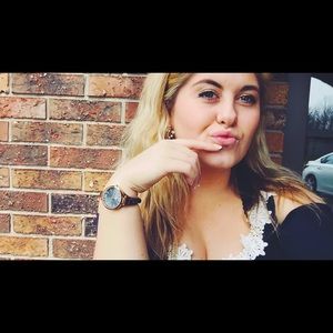 Meet your Posher, Alexis