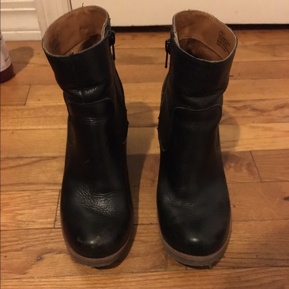 Black and cognac leather booties.