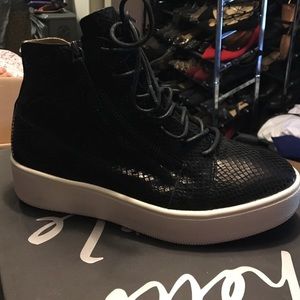 Banana Republic Allie wedge sneakers 7.5