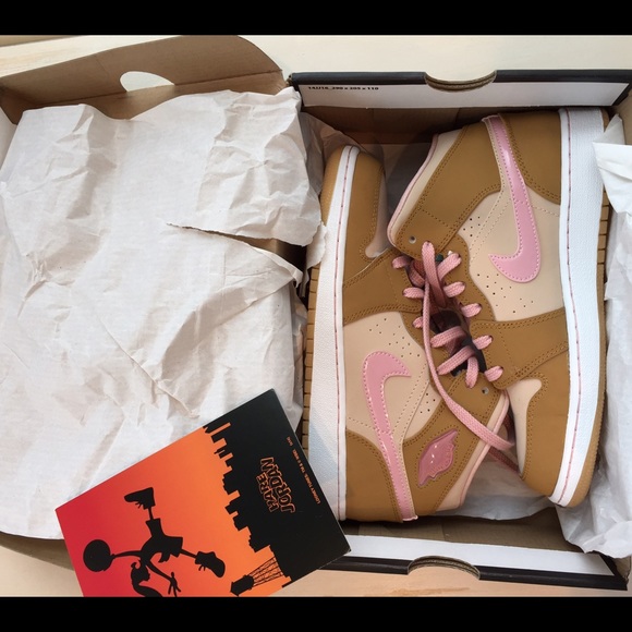 Nike Jordan Hares Lola Bunny