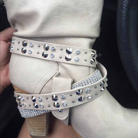 Beige bling ankle boot