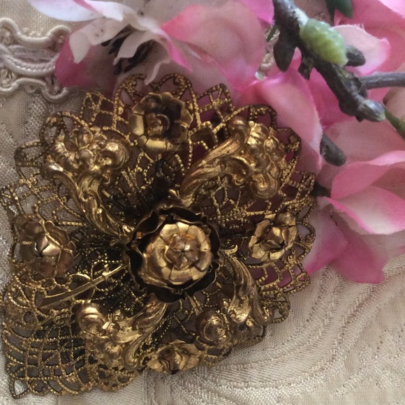 Vintage Gold Brooch-Clip on