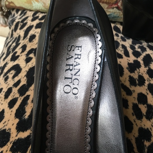 Franco Sarto black leather bow front wedge - Picture 3 of 4