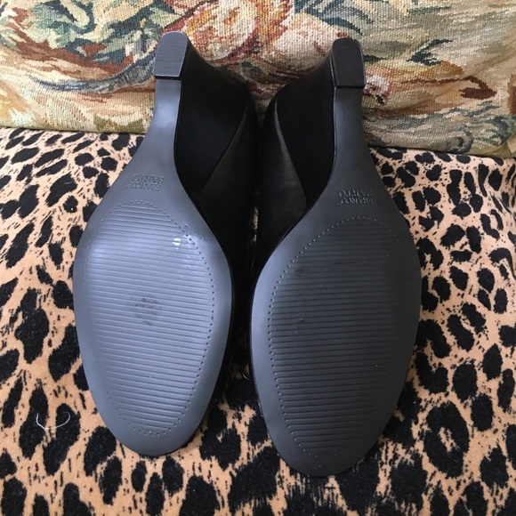 Franco Sarto black leather bow front wedge - Picture 4 of 4
