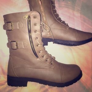 Size 10 Rue 21 etc! Tan Combat boots