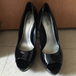 Black patent leather peep toe heels