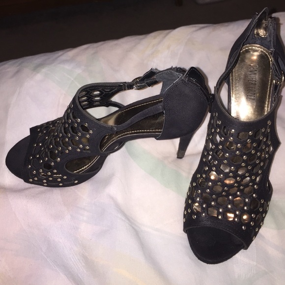 Jennifer Lopez black and gold Heels size 8 1/2