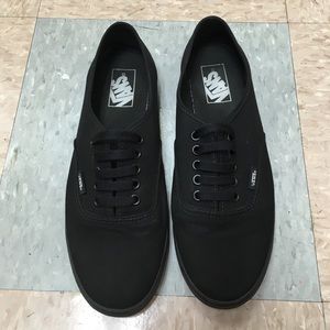All black lo-pro vans