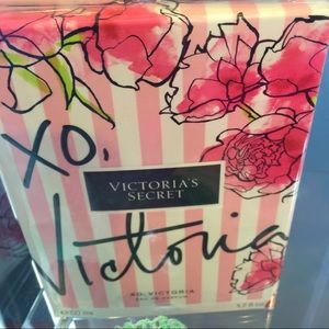 Vitoria's secret perfume