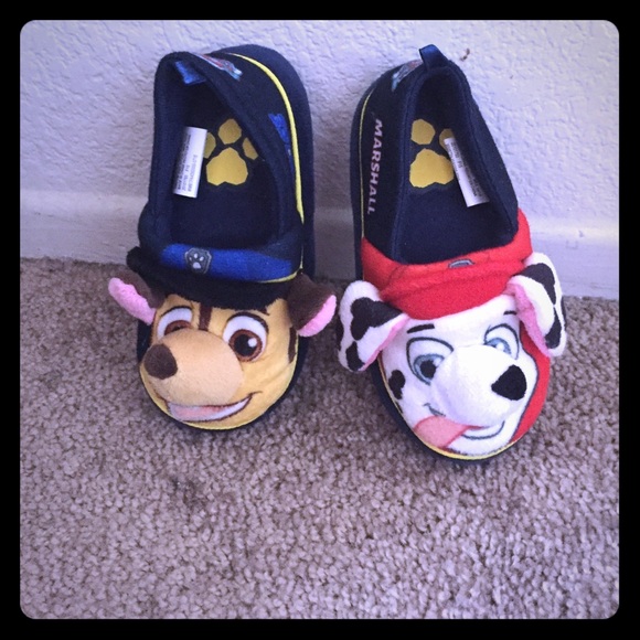 Paw patrol boy slippers. Size 7/8 never worn.