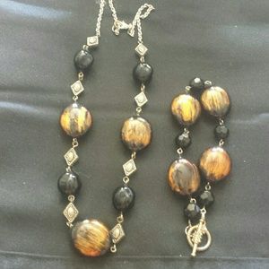 Necklace and bracelet set