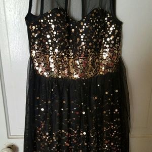 Short black prom dress