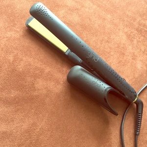 GHD Professional 1 in. Flat straightening iron