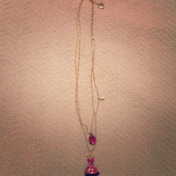 Adorable Betsey Johnson necklace