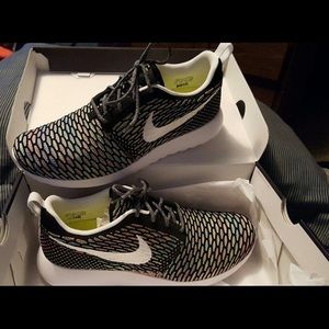 Nike flyknit multicolor roshes