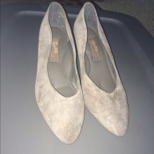 Comfortable women mid heels