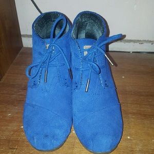 Toms blue wedges