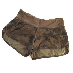 Camouflage Lululemon workout shorts 💪🏾