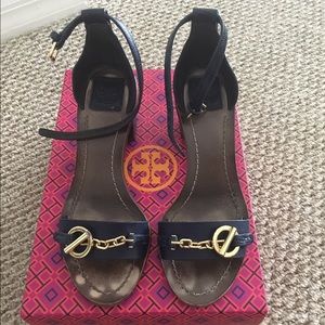 Tory Burch Toggle Sandal (Navy Blue)