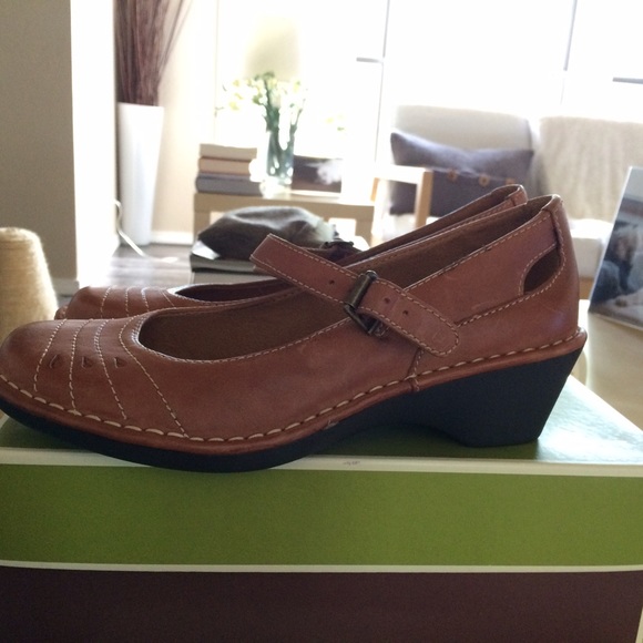 Naturalizer brown leather shoes