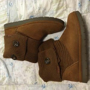 Sporto sweater boot with button detail