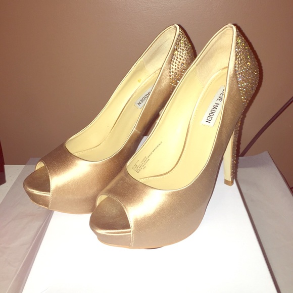 Steve Madden Nude Pumps size 8.5