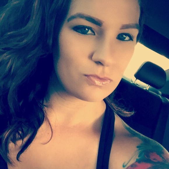 Meet your Posher, Shelby - Picture 2 of 3