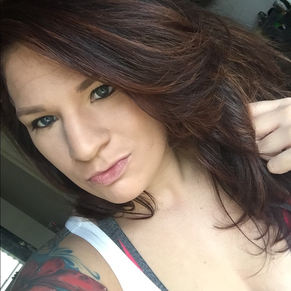 Meet your Posher, Shelby - Picture 3 of 3