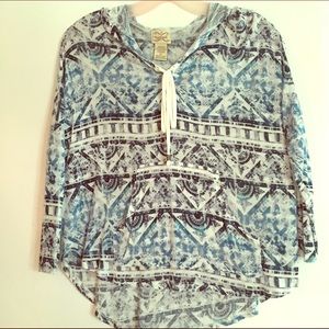 Hipster patterned shirt / hoodie style