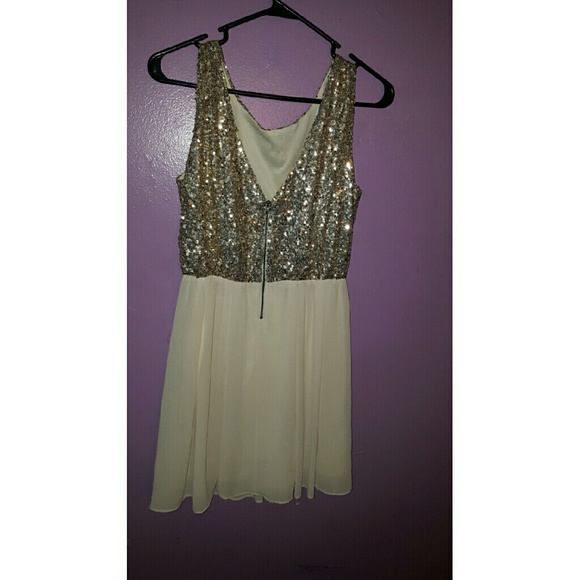 Dress - Picture 3 of 4