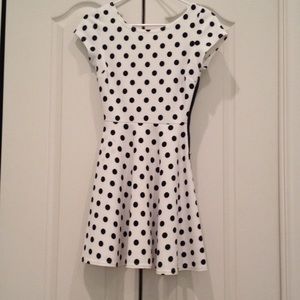 *xs* Black & White Polka-dot Dress