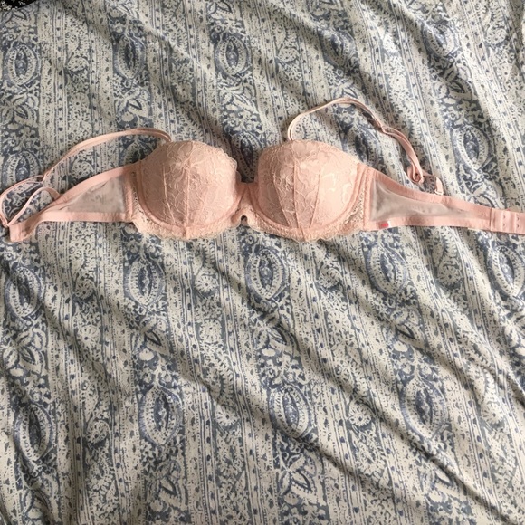Victoria's Secret light pink lace bra - Picture 2 of 4