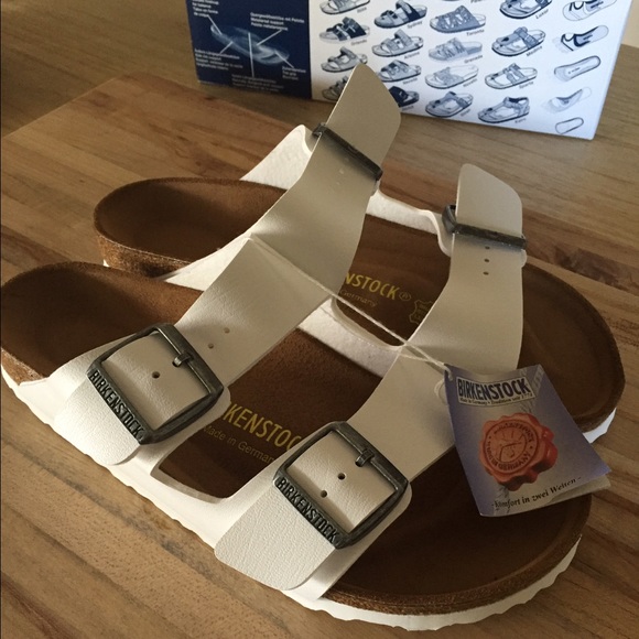 NWT Arizona White Birkenstocks