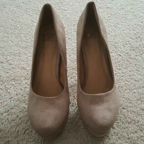 Nude suede heels - Picture 3 of 3