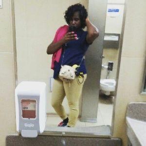 Meet your Posher, Alexis