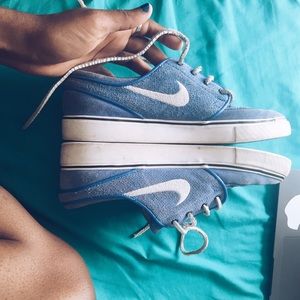 ✨SOLD ON MERC✨Baby blue suede Stefan Janoski Nikes