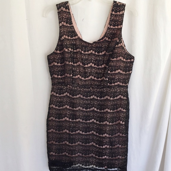 F21 Beautiful Lace Dress - Picture 2 of 3