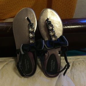 Vera Wang Sandals💐