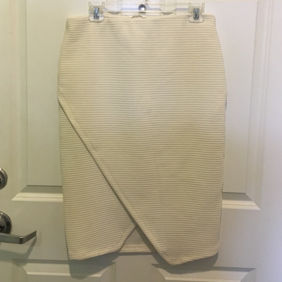 H&M off white skirt