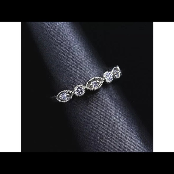 Antique Style Ladies 0.30 CT Round Diamond Ring