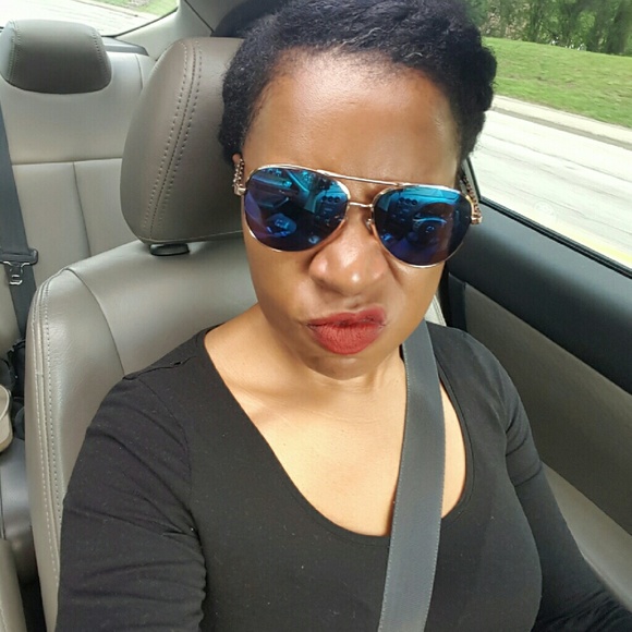 Meet your Posher, Stephanie - Picture 1 of 1