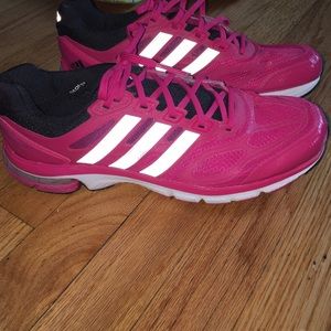 Adidas sneakers! NWOT 💕👌🙌💪👟