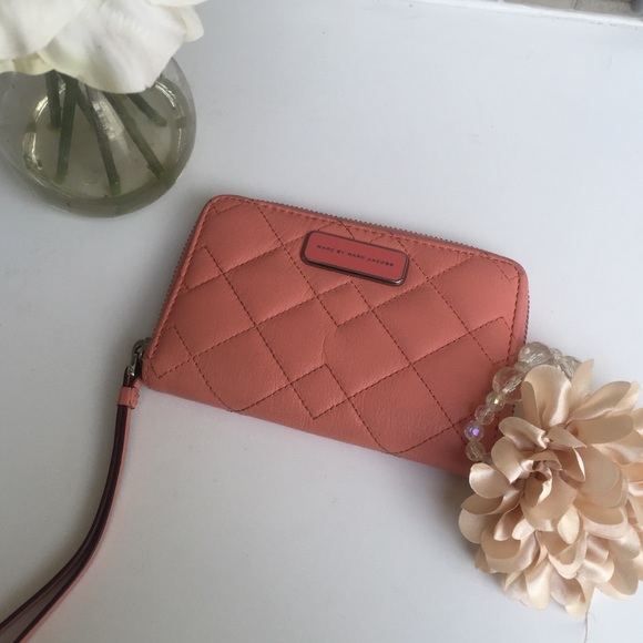 Marc by Marc Jacobs Quilt leather phone wristlet - Picture 1 of 4