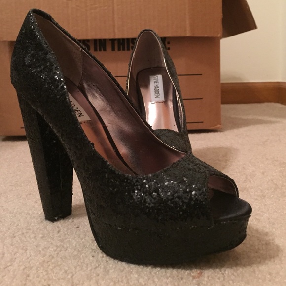 Steve Madden open toe pumps